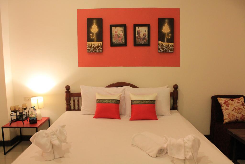 Mook Anda Hotel Phuket Екстериор снимка