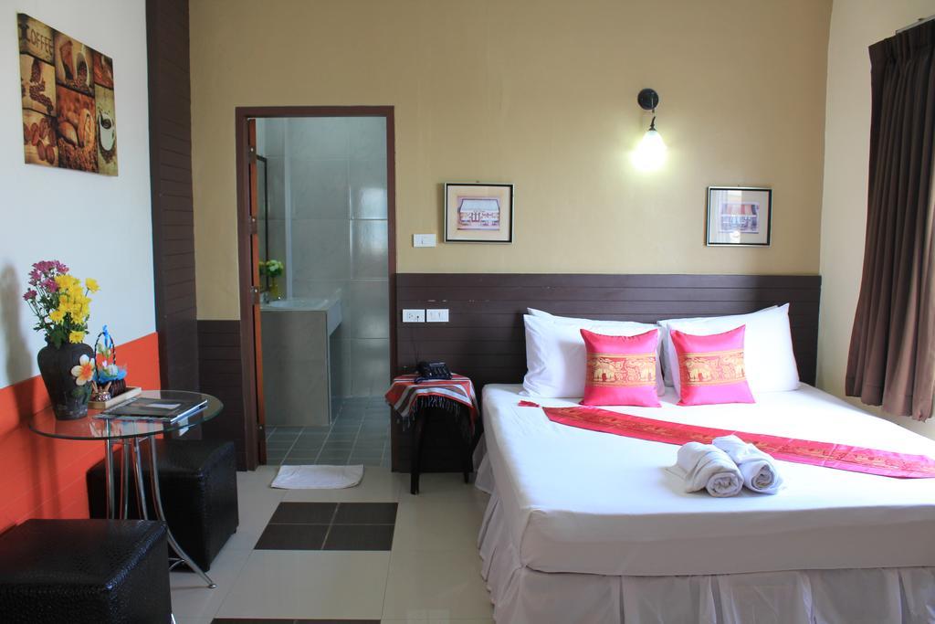 Mook Anda Hotel Phuket Екстериор снимка