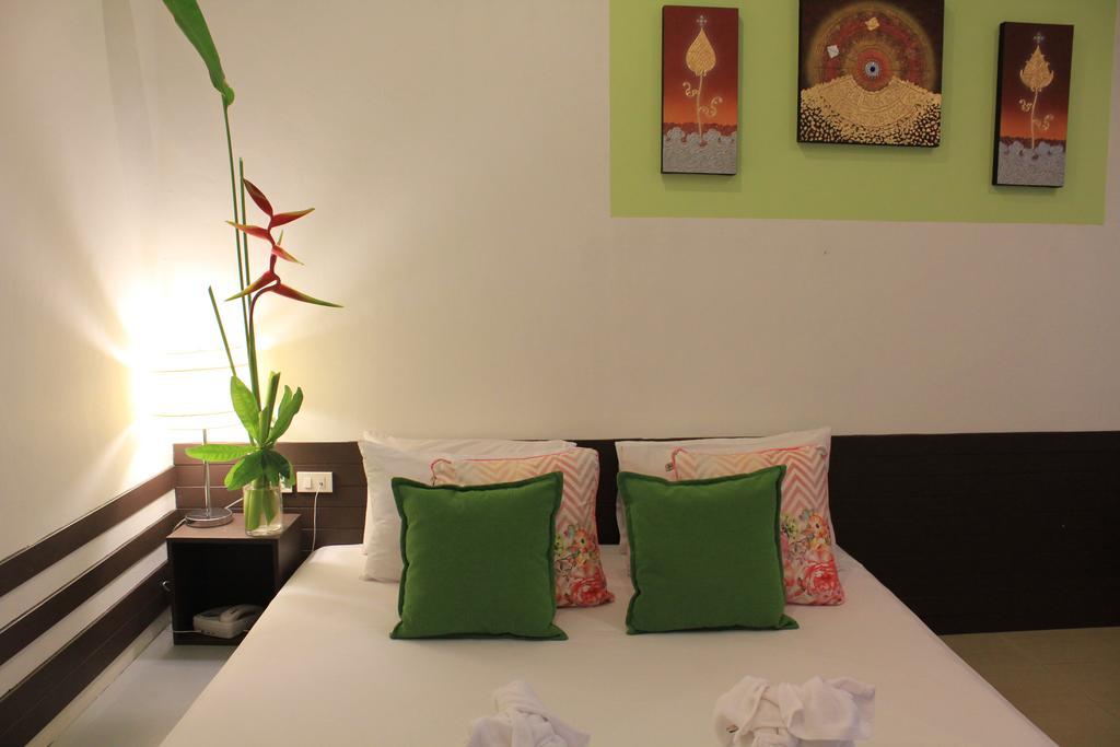 Mook Anda Hotel Phuket Екстериор снимка