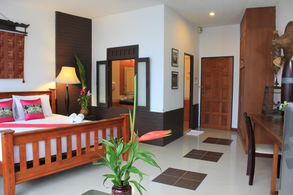 Mook Anda Hotel Phuket Екстериор снимка