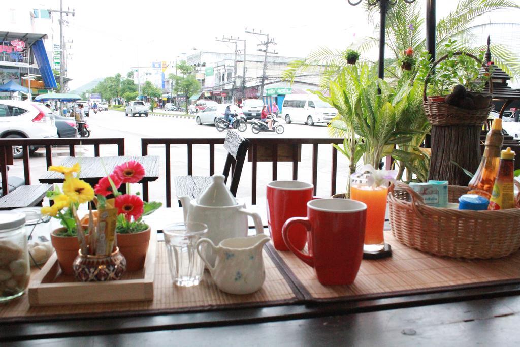 Mook Anda Hotel Phuket Екстериор снимка