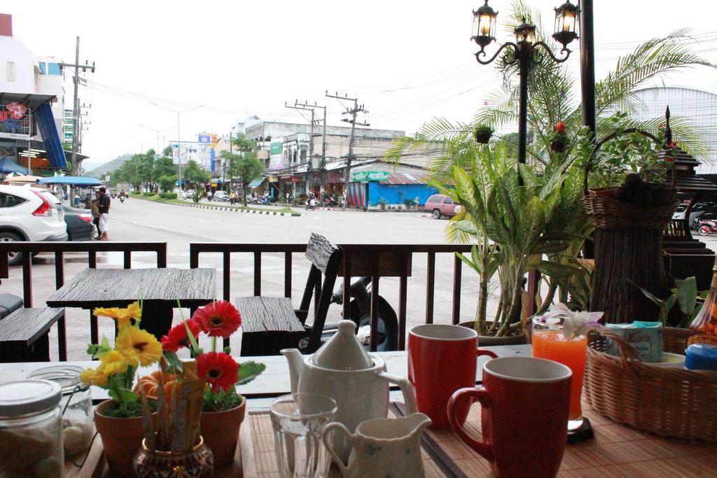 Mook Anda Hotel Phuket Екстериор снимка