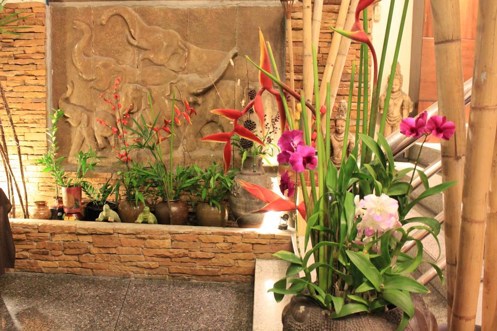 Mook Anda Hotel Phuket Екстериор снимка
