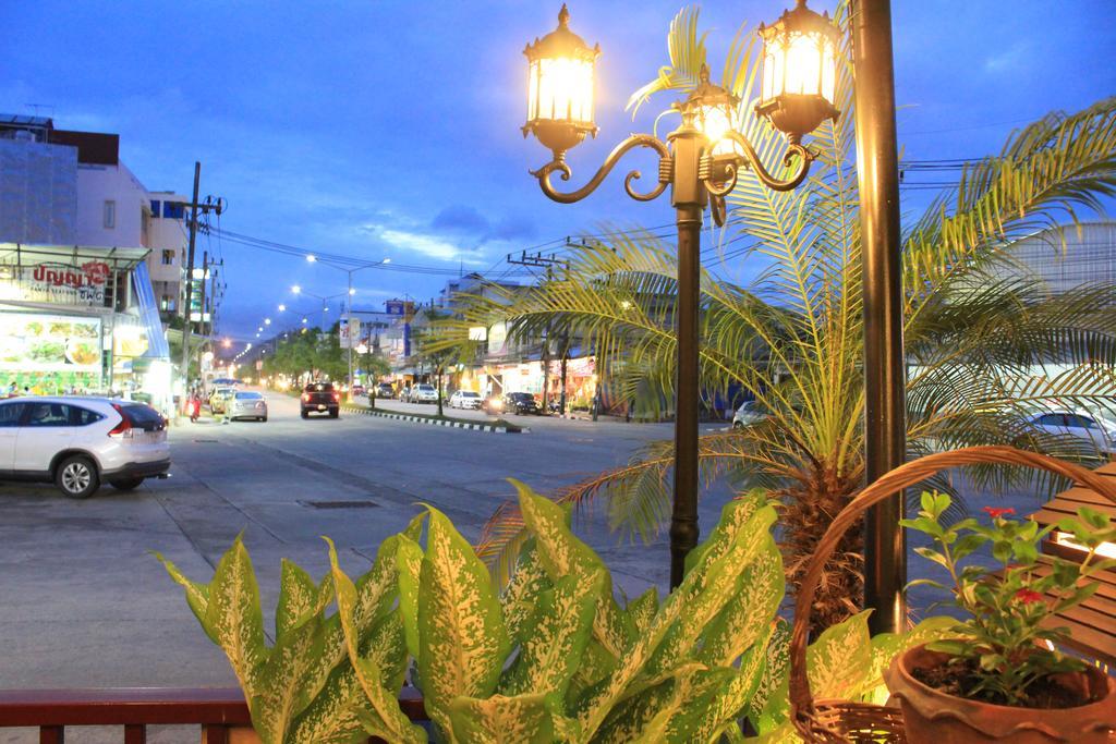 Mook Anda Hotel Phuket Екстериор снимка