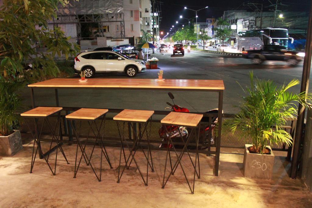Mook Anda Hotel Phuket Екстериор снимка